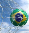 7827066-representacion-3d-de-un-balon-de-futbol-brasileno-en-una-red