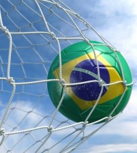 7827066-representacion-3d-de-un-balon-de-futbol-brasileno-en-una-red