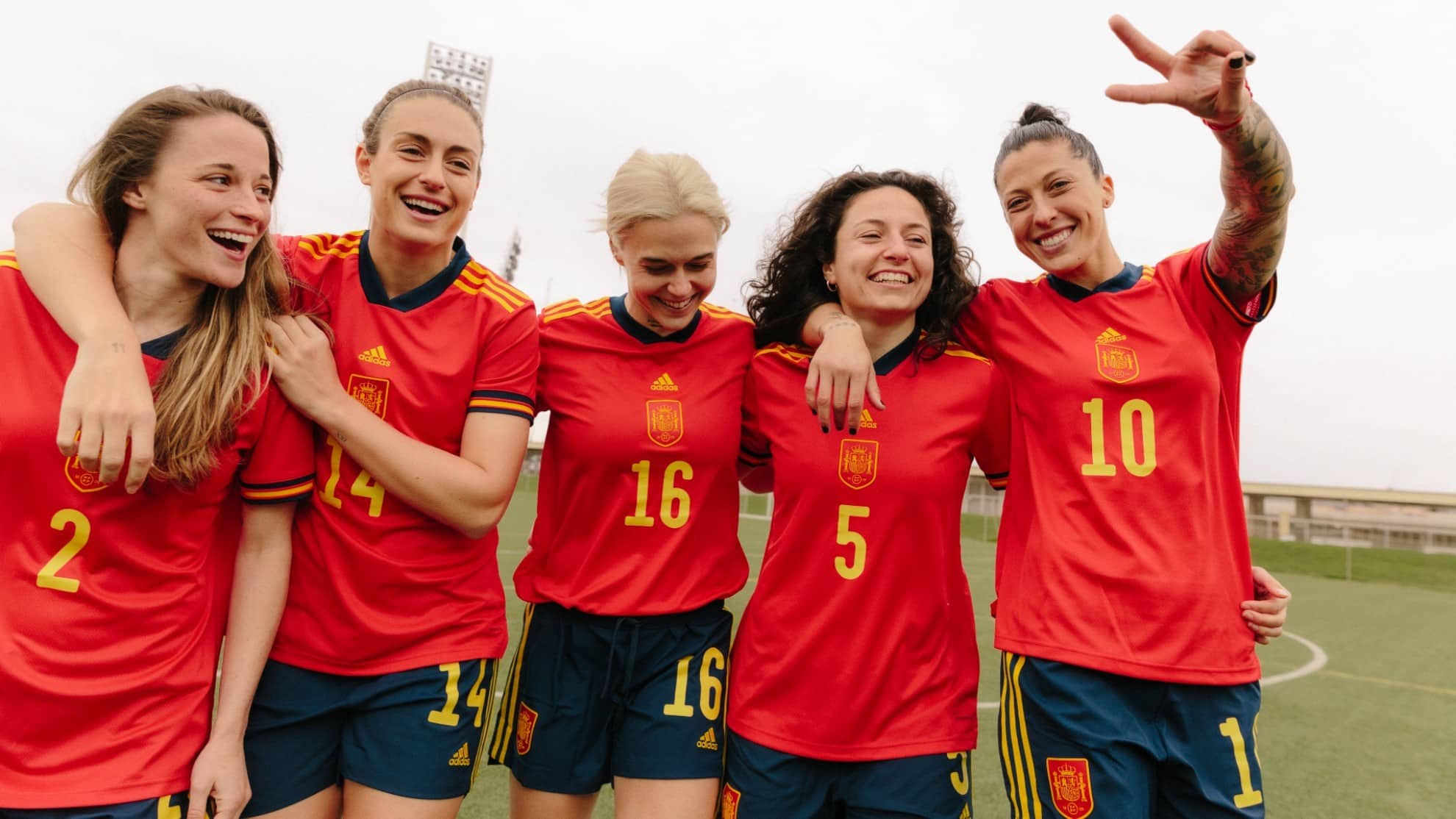 Día Internacional de la Mujer: Así es la nueva camiseta de la selección  española femenina para el Mundial