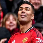 Casemiro celebra un gol con la camiseta del Manchester United en Old Trafford