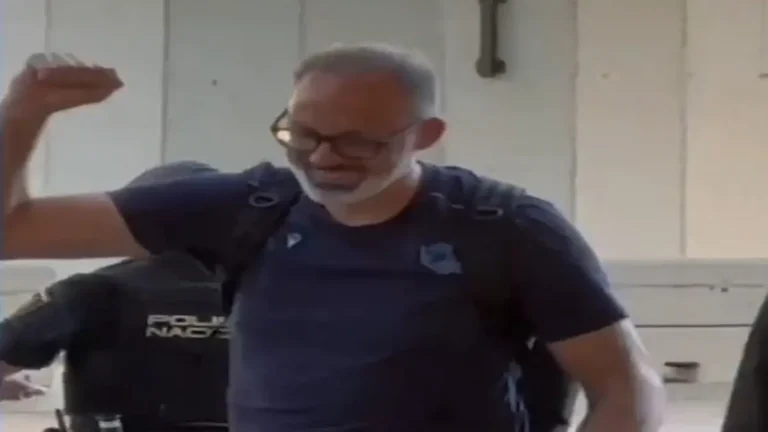 Pellegrino Matarazzo, entrenador de la Real Sociedad, celebrando el pase a la final de la Copa del Rey con el puño en alto