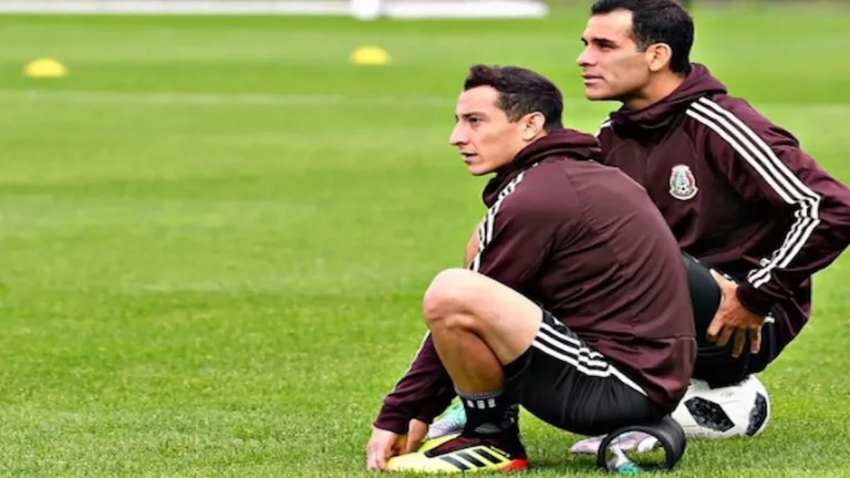 Rafael Márquez y Andrés Guardado durante un entrenamiento con la Selección Mexicana con el uniforme de la federación