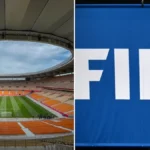 Interior del Estadio de La Cartuja de Sevilla vacío junto al logo de la FIFA, en el contexto de las exigencias para el Mundial 2030