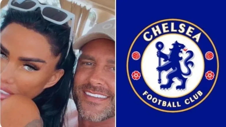 Lee Andrews y Katie Price en una foto juntos junto al escudo del Chelsea Football Club