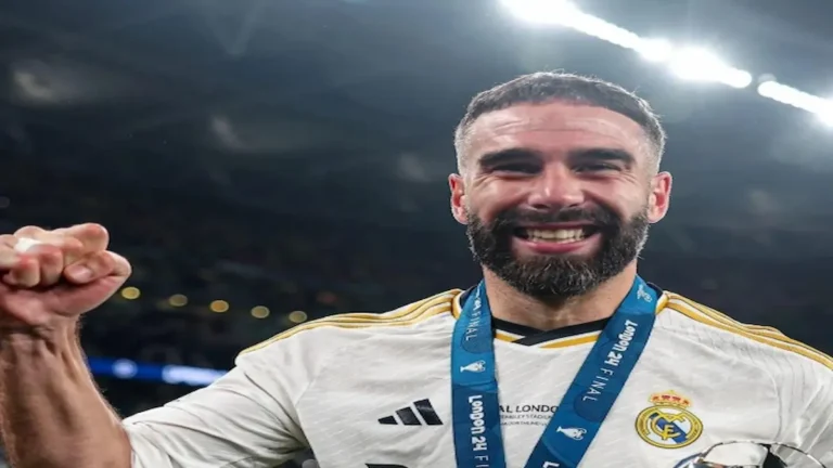 Dani Carvajal durante un encuentro de LaLiga, ambos futbolistas se encuentran bajo investigación judicial por la compra de relojes de lujo en Andorra.