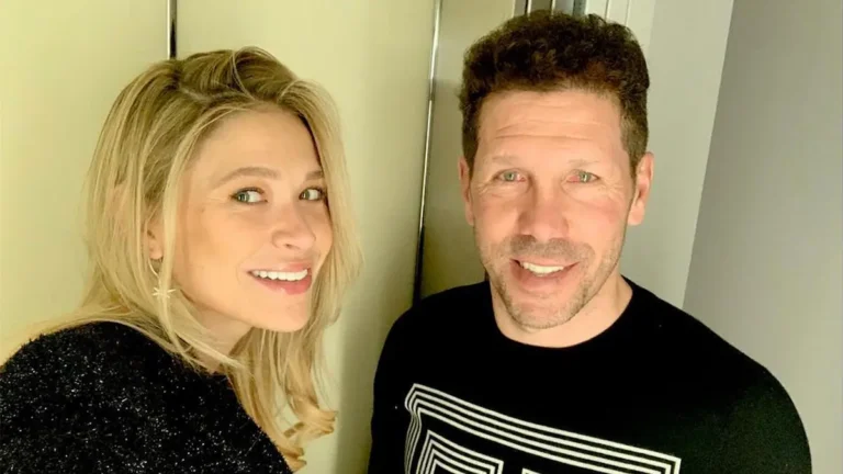 Diego Pablo Simeone y su mujer Carla Pereyra sonríen juntos en una imagen cercana de ámbito personal