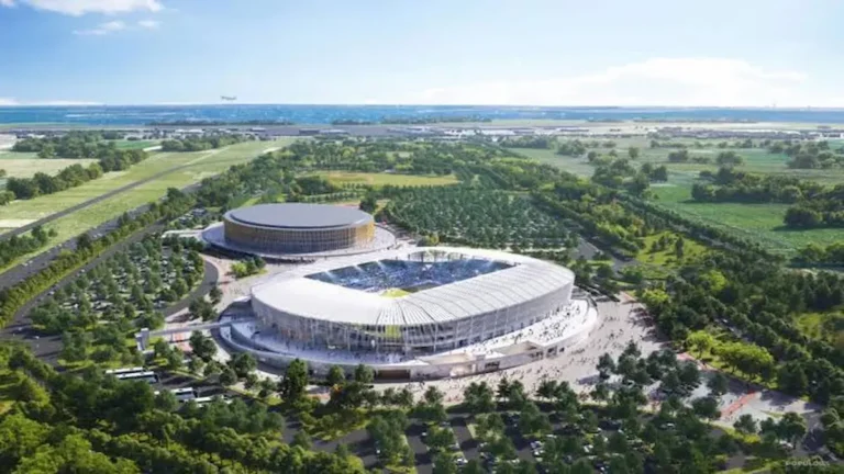 Render aéreo del complejo Bosco dello Sport del Venezia FC, con el nuevo estadio y el pabellón junto al aeropuerto Marco Polo de Venecia, rodeados de zonas verdes