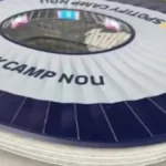 Maqueta o imagen de la cubierta del Spotify Camp Nou con el nombre del patrocinador visible en la estructura exterior del estadio