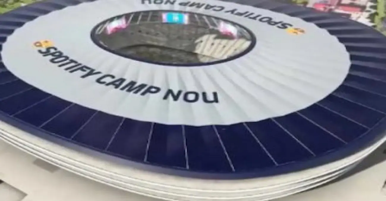 Maqueta o imagen de la cubierta del Spotify Camp Nou con el nombre del patrocinador visible en la estructura exterior del estadio