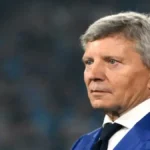 Ezio Maria Simonelli, presidente de la Lega Serie A, durante un partido en un estadio italiano