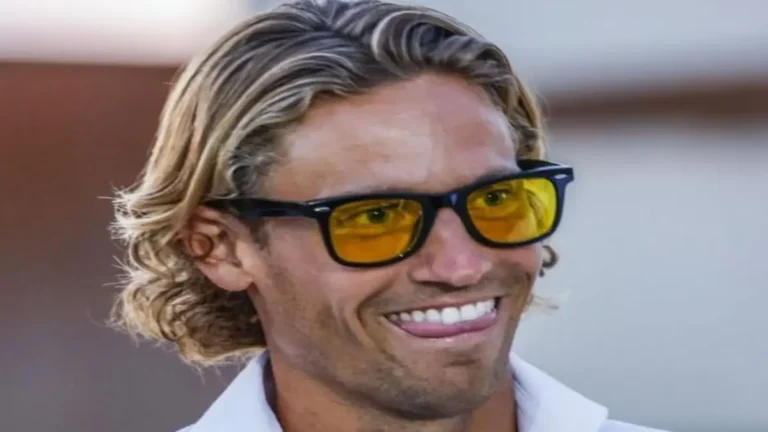 Marcos Llorente con gafas de sol de lentes amarillas junto al comunicado de Instagram en el que anuncia su salida como socio de Aureo Lightstyle