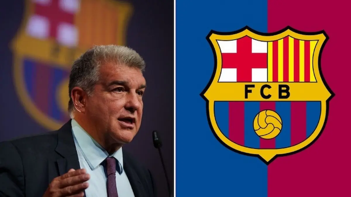 Joan Laporta, presidente del FC Barcelona, junto al escudo azulgrana en una rueda de prensa oficial del club