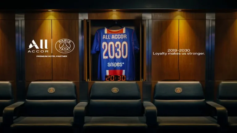 Marquinhos, capitán del Paris Saint-Germain, en la campaña de comunicación lanzada por ALL Accor con motivo de la renovación del patrocinio hasta 2030
