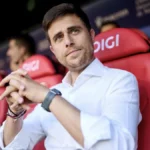 Imagen destacada sobre Alessio Lisci, ofrecido para el banquillo del @elchecf . En principio, Bragarnik no quiere más expe