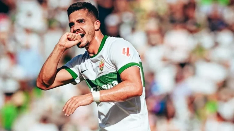 Imagen destacada sobre André Silva celebra un gol anotado con el Elche André Silva puede convertirse en una de las grandes