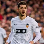 Imagen destacada sobre Guido Rodríguez, futuro abierto entre Betis y Villarreal