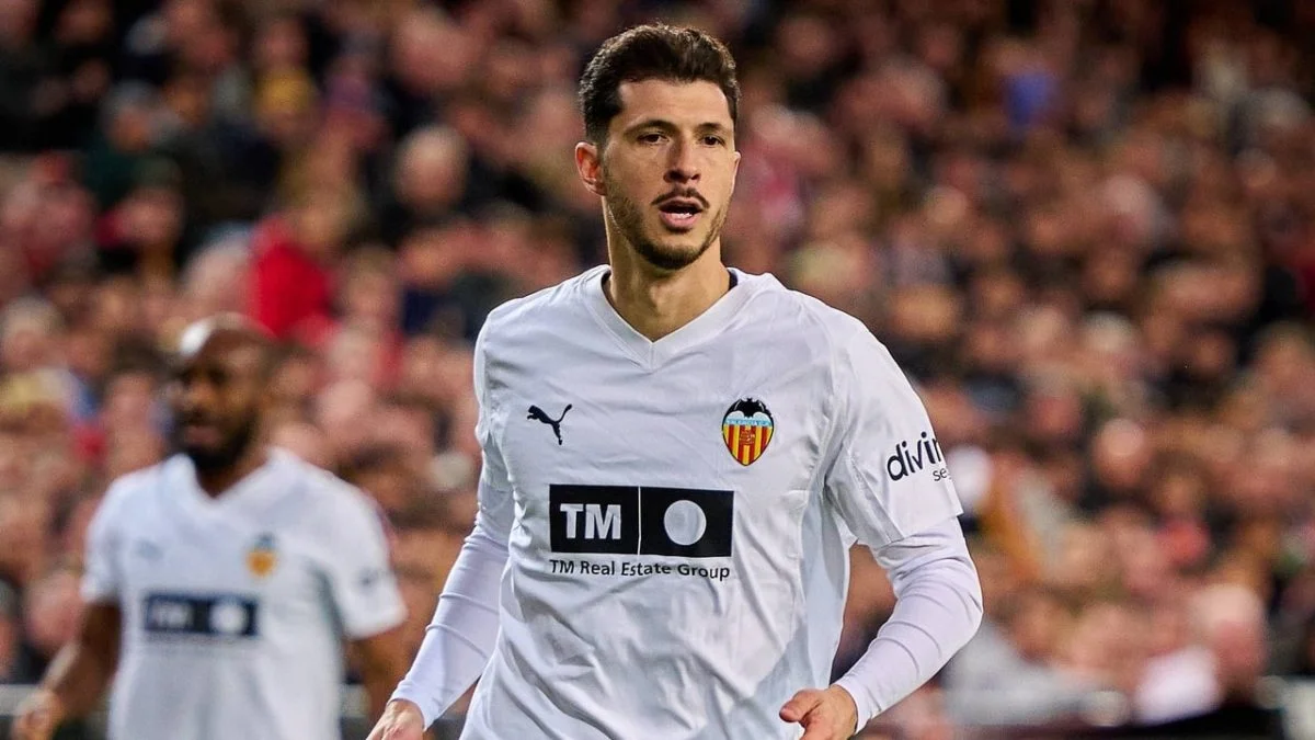 Imagen destacada sobre Guido Rodríguez, futuro abierto entre Betis y Villarreal
