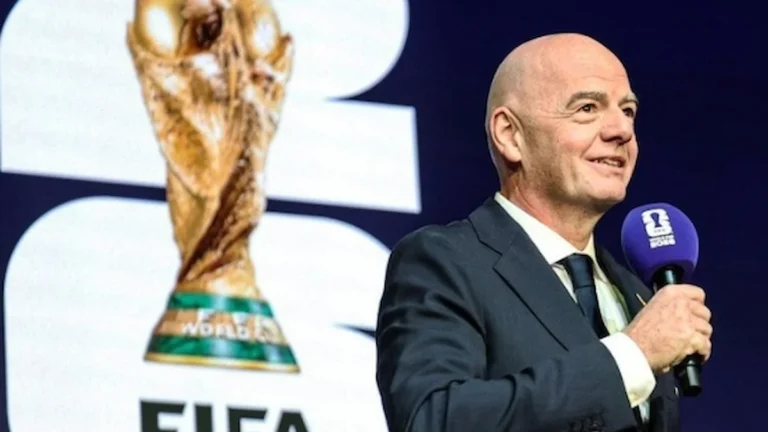 Imagen destacada sobre Infantino indigna al mundo del fútbol: defiende los 11.000 dólares de la final y promete un hot-dog