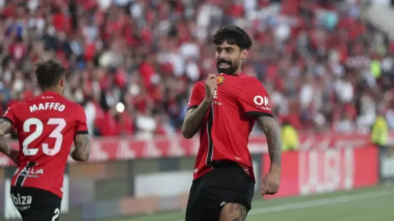 Imagen destacada sobre https://www.marca.com/futbol/mallorca/2026/05/06/qatar-pregunta-samu-costa-mallorca-tasa-25-millones