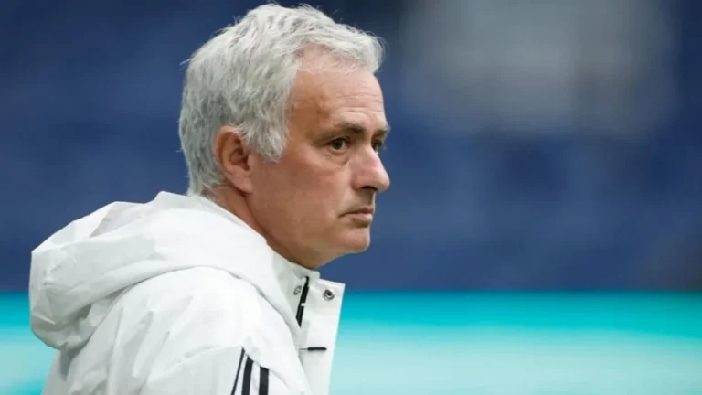 Imagen destacada sobre Mourinho rechaza renovación; Real Madrid le sigue