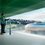 Vista aérea del estadio de El Sardinero en Santander, con el entorno urbano y la cubierta en obras.