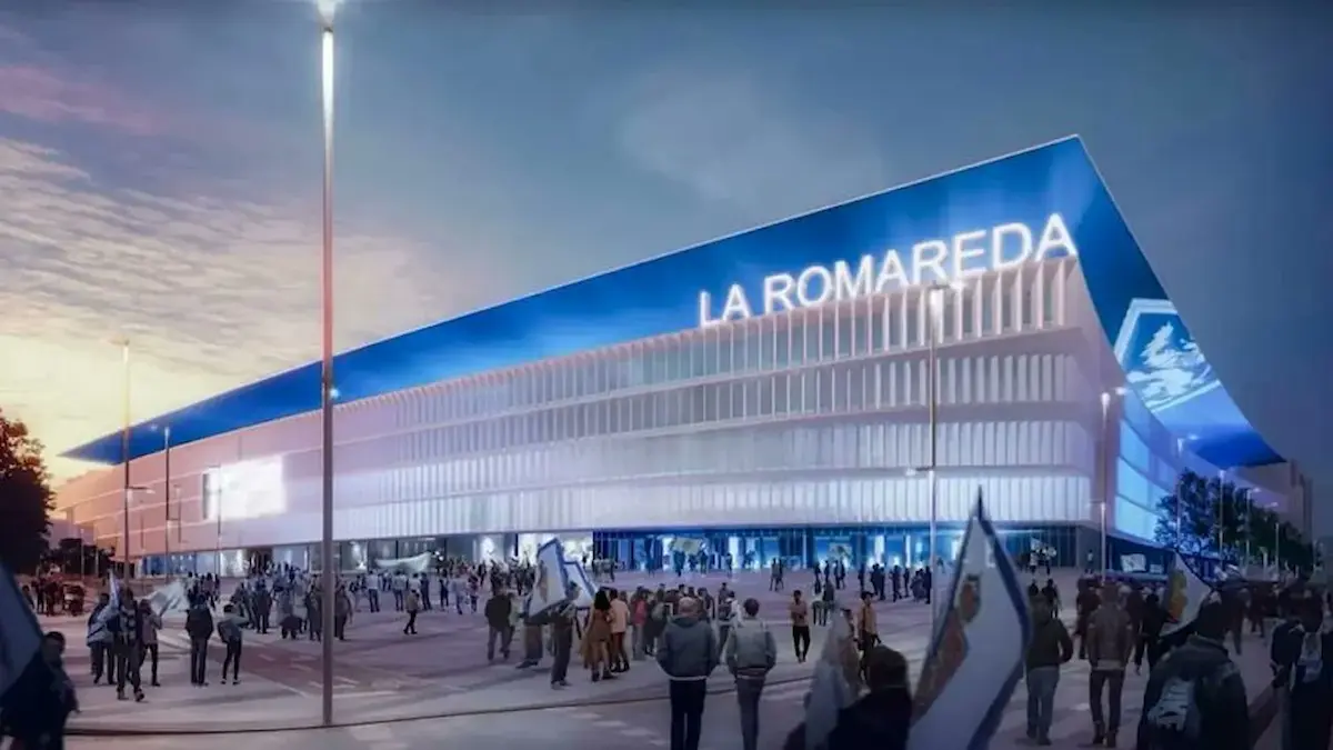 Render nocturno exterior del nuevo Ibercaja Romareda del Real Zaragoza con iluminación azul y aficionados en los alrededores