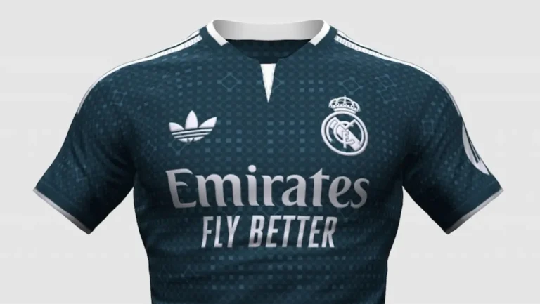 Camiseta visitante del Real Madrid 2026-27 en color verde oscuro Aurora Ivy con patrón geométrico y logo Trefoil de Adidas.