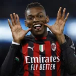 Rafael Leao con la camiseta del AC Milan en un partido de la Serie A durante la temporada 2025-2026