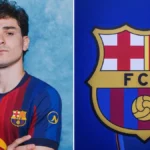 Pau Cubarsí posa con la camiseta del FC Barcelona junto al escudo azulgrana