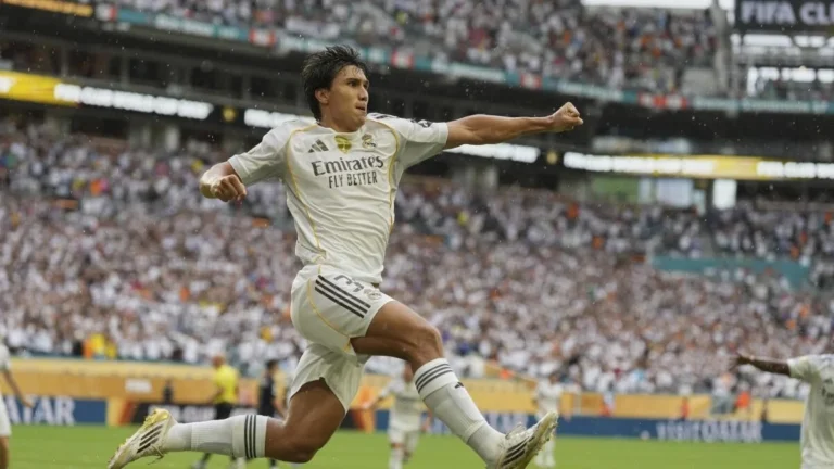 Gonzalo García celebrando un gol con la camiseta del Real Madrid en el Mundial de Clubes