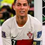 Cristiano Ronaldo con la camiseta de Portugal, gesto de contrariedad junto a la portería durante un partido del Mundial de fútbol