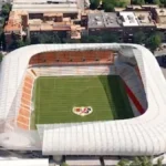Vista aérea del Estadio de Vallecas rodeado por las viviendas del barrio madrileño de Puente de Vallecas