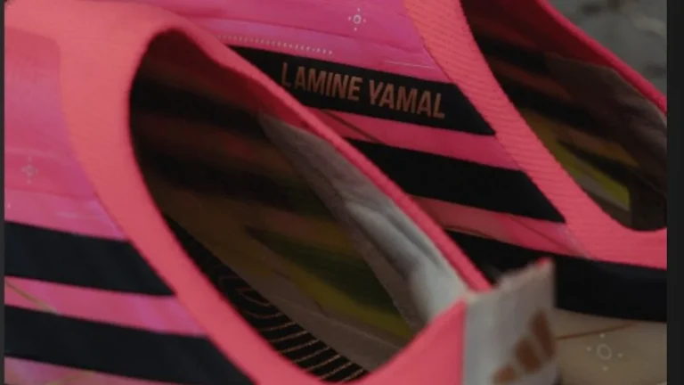 Botas Adidas personalizadas de Lamine Yamal con su nombre y las banderas de Marruecos y Guinea Ecuatorial en el Mundial 2026