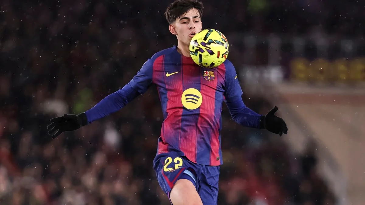 Imagen destacada sobre Marc Bernal durante un partido con el FC Barcelona El Manchester United se ha fijado en Marc Bernal
