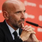 Imagen destacada sobre Monchi durante una rueda de prensa con el Sevilla Marc Roca vuelve a aparecer en el horizonte del Es