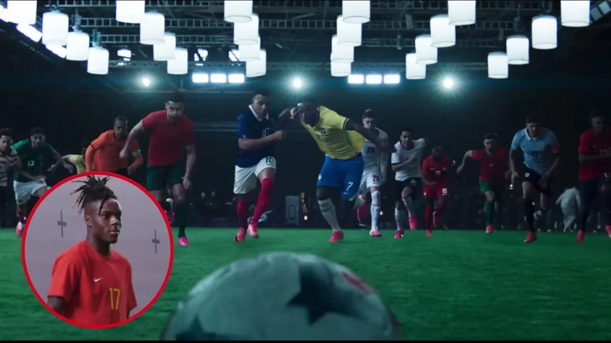 Nico Williams con la camiseta número 17 de la selección española junto a escena del rodaje del anuncio Nike Rip the Script para el Mundial 2026