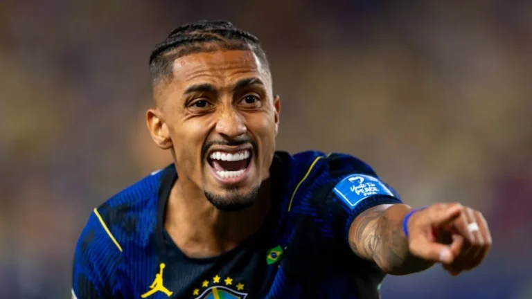 Raphinha, jugador del FC Barcelona, celebra con la selección de Brasil en el Mundial 2026