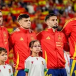 Jugadores de la selección española celebrando el título de la Eurocopa 2024 en Berlín con los patrocinadores de la RFEF