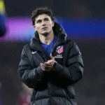 Julián Álvarez con la camiseta del Atlético de Madrid durante un partido de Champions League en el estadio Metropolitano