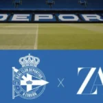 Composición con el panorámico de Riazor con DEPOR en gradas y el lockup azul del nuevo escudo del Deportivo de A Coruña junto al logo de Zara