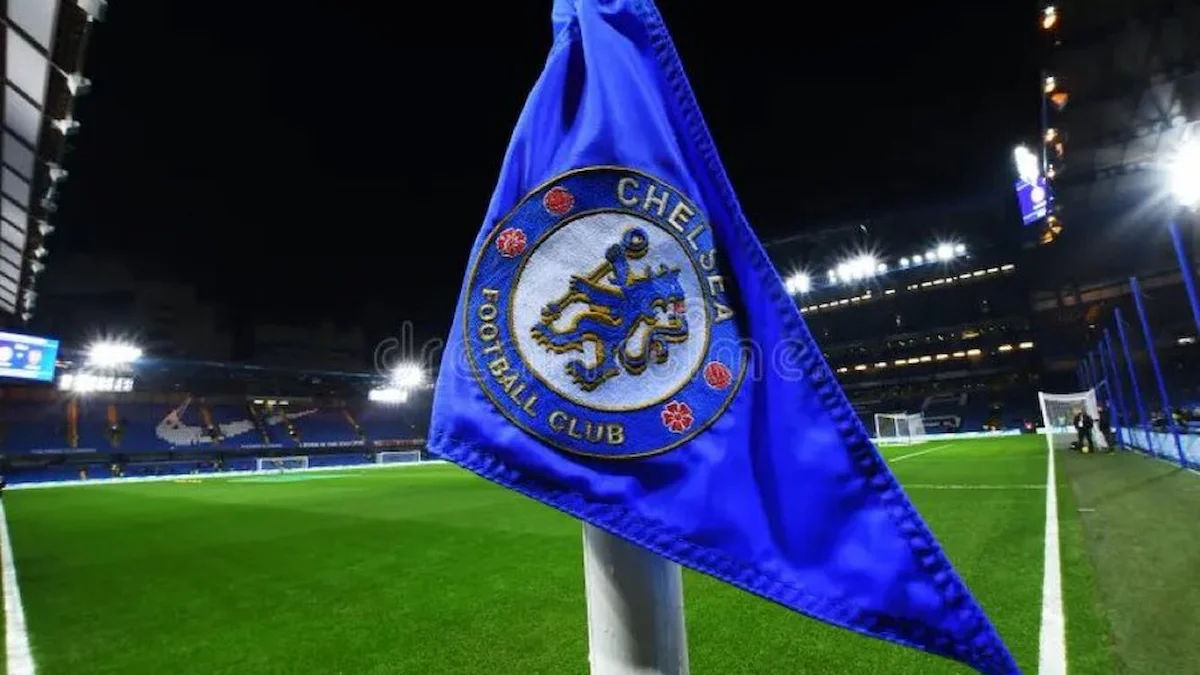 Banderín de córner con el escudo del Chelsea en el estadio de Stamford Bridge