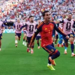 Jugadores de la selección española celebran un gol con las equipaciones Adidas del Mundial 2026