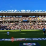 Grada y césped del Estadio de Vallecas antes de un partido de la UEFA Conference League