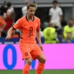 Frenkie de Jong conduce el balón con la camiseta de Países Bajos ante Japón en un partido del Mundial 2026