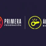 Logos de Primera Federación RFEF y Árbitros RFEF sobre fondo azul marino
