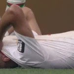 Saibari tumbado en el césped se lleva las manos a la cara dolorido durante el Mundial 2026