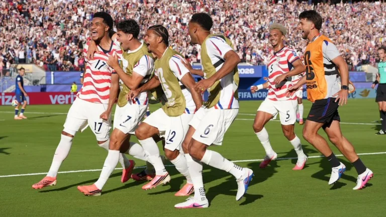 Futbolistas de la selección de Estados Unidos celebran un gol durante el Mundial 2026