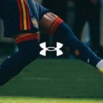 Jugador de España remata durante la prórroga con botas Under Armour, gráfico del marcador en el minuto 106