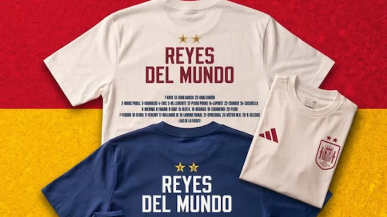 Camisetas "Reyes del Mundo" de Adidas con el escudo de la RFEF sobre fondo rojo y amarillo