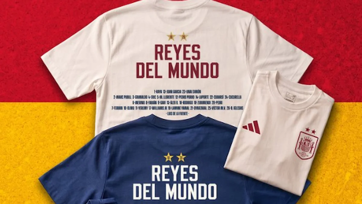 Camisetas "Reyes del Mundo" de Adidas con el escudo de la RFEF sobre fondo rojo y amarillo